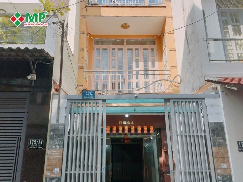 Ký hợp đồng cải tạo nhà phố 3 tầng kết hợp xưởng may ở Tân Phú 1 Hiện trạng ngôi nhà 2 tầng cũ của anh Minh