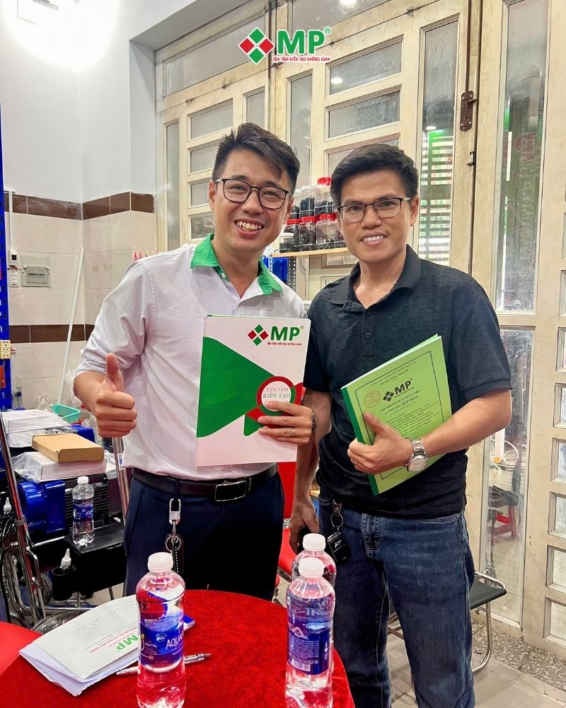 Ký hợp đồng sửa nhà trọn gói – Biến nhà cấp 4 cũ thành tổ ấm hiện đại 7 Kỹ sư Văn Anh chính thức ký hợp đồng sửa nhà trọn gói với anh Chinh